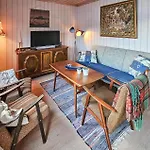 2 Bedroom Awesome In Hébergement de vacances *