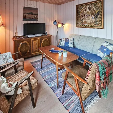 2 Bedroom Awesome In Сasa de vacaciones *