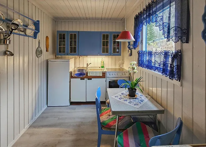 2 Bedroom Awesome In Dom wakacyjny Vikersund